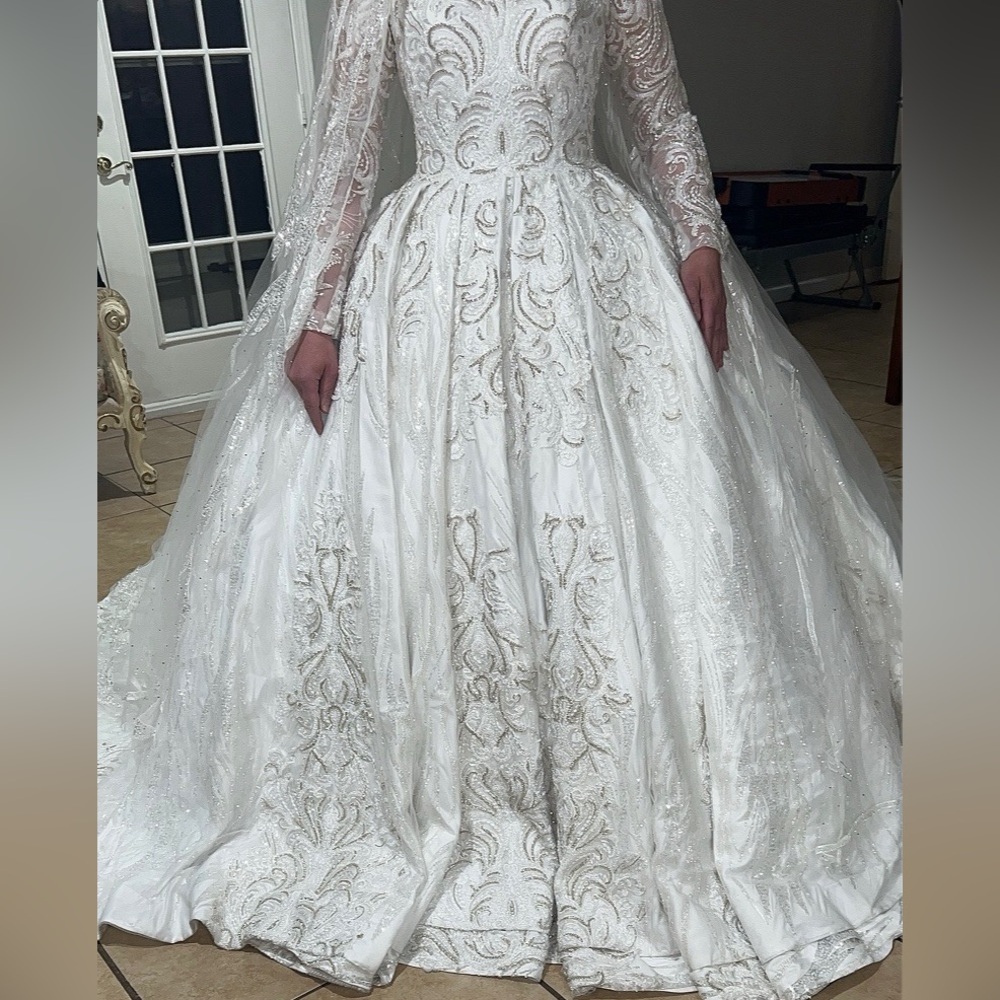 Elegant White Lace Wedding Dress